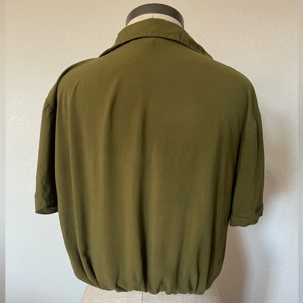 Forever 21 Olive Green Twist Front Crop Blouse | M | Collared Short Sleeve - Picture 4 of 10